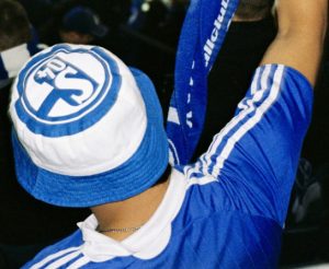Spojení generací Jak dres Schalke 04 definuje cestu mladých hráčů