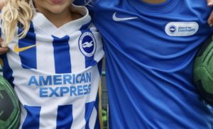 Chyba tisku nebo vzácný poklad Dresy Brightonu s převráceným logem sponsorů