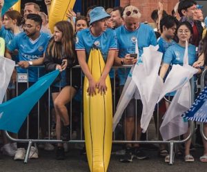 Dres v posilovně Proč ženy-fanynky Man City míchají sport a klubový styl