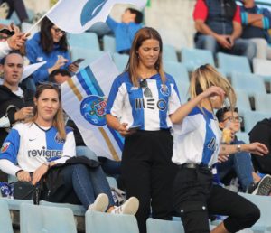 Jak skloubit sportovní a ženský styl Sukně pro fanoušky FC Porto